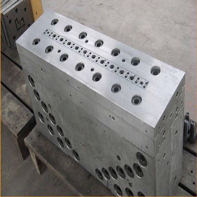Exportador de moldes de extrusão de painéis ocos de CPVC WPC de 700 mm polidos e electroplatados