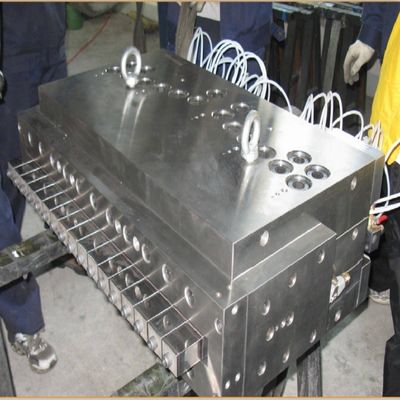 Exportador de moldes de extrusão de painéis ocos de CPVC WPC de 700 mm polidos e electroplatados