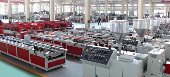 Máquina de extrusão de painéis de portas Yuhao de PVC de 55kW para produção de perfis de PVC da SIEMENS