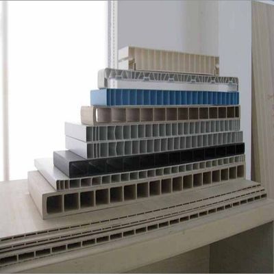 Formas de extrusão de painéis de portas ocos de WPC de 700 mm para materiais plásticos no mercado chinês
