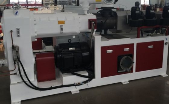 Linha de extrusão de blocos de revestimento de perfis WPC de 37 kW para madeira e plástico