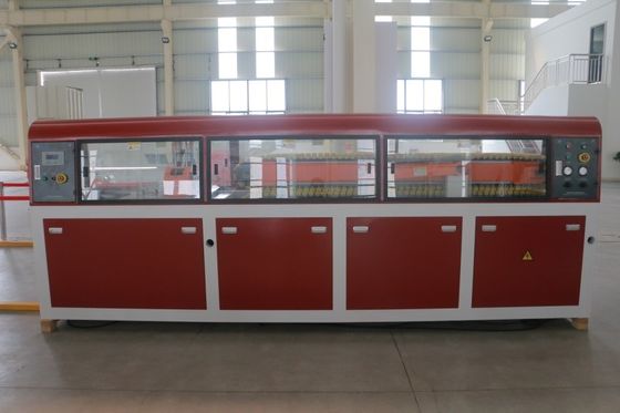 Máquina avançada de fabricação de perfis de plástico de PVC WPC para fabricação de painéis de portas interiores