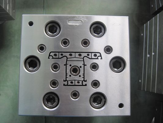 Formas de perfis de UPVC de prata com e com galvanização Opções de tratamento de superfície de polimento