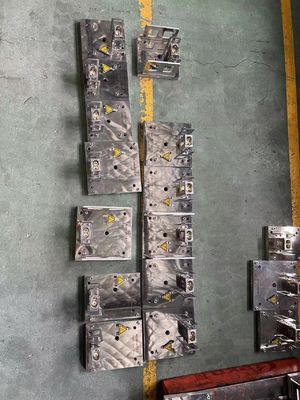Formulário de extrusão de PVC para folhas de plástico de perfil de base de tabuleiro Equipamento de extrusão WPC