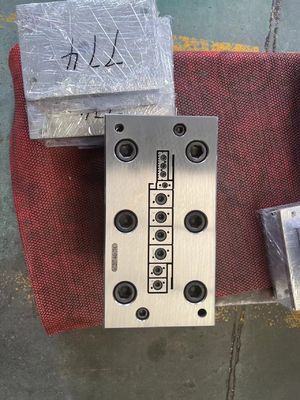 1 Cavidade impermeável WPC porta molde feito de material UPVC para casas e edifícios modernos