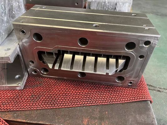 1 Cavidade impermeável WPC porta molde feito de material UPVC para casas e edifícios modernos