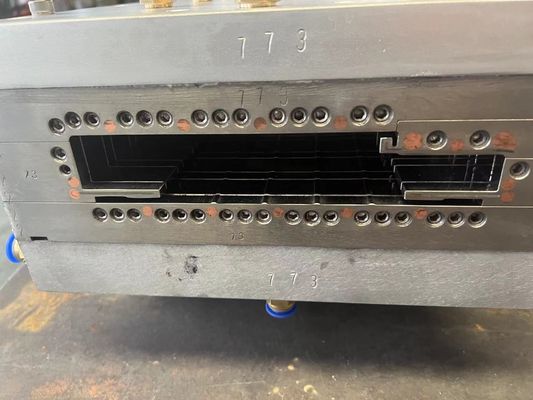 1 Cavidade impermeável WPC porta molde feito de material UPVC para casas e edifícios modernos
