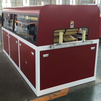 Máquina de fabricação de perfis de revestimento de revestimento de plástico PE WPC de duplo parafuso para 150-200kg/h Capacidade