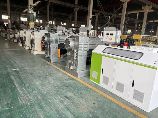 Máquina de extrusão de piso de revestimento de piso em PE/PP WPC para revestimento de piso e prancha de WPC