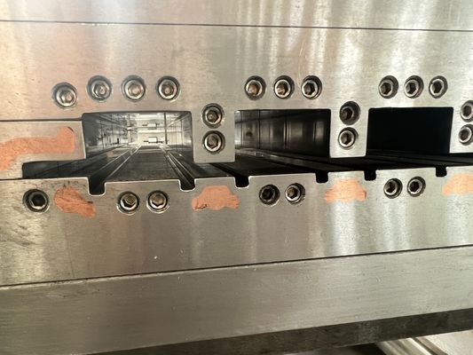 Linha de produção de extrusão de WPC de plástico de madeira para piso de 150 mm de largura