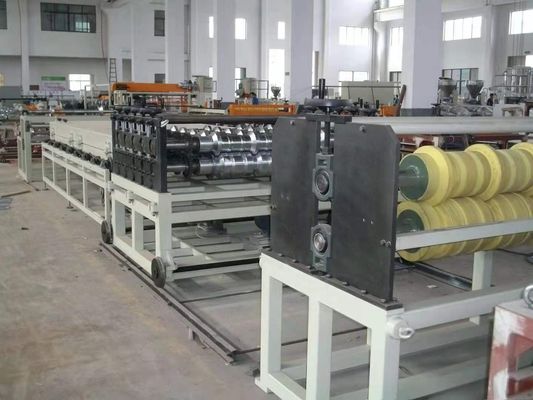 Linha de produção de telhas de PVC de duplo parafuso com diâmetro de parafuso de 80/156 mm