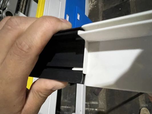 Molde de extrusão de plástico de perfil de quadro de UPVC personalizado para produção de produtos domésticos