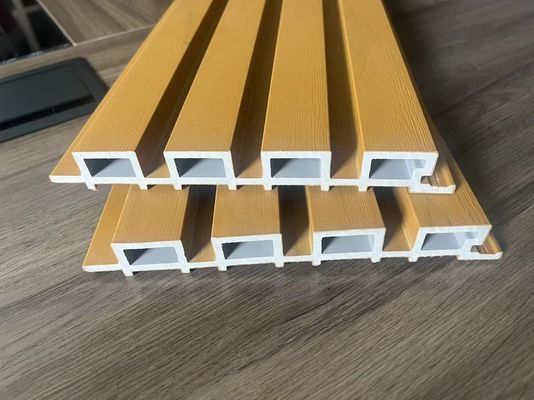 Linha de máquina de extrusão WPC de parafusos cónicos contra-rotativos para produção superior