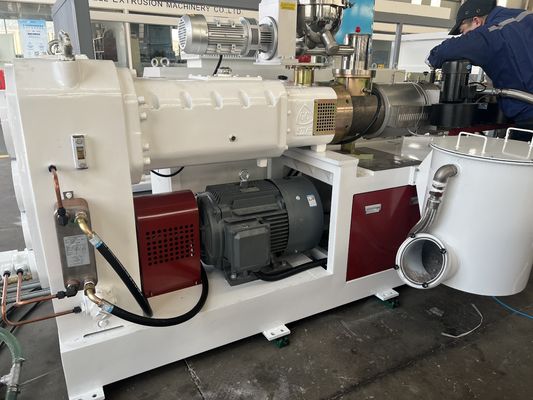 Linha de extrusão de coextrusão de PE A escolha final para a produção de materiais de plástico de madeira