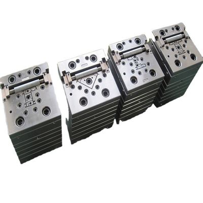 Máquina de fabricação de moldes de extrusão UPVC para painéis decorativos de parede de plástico