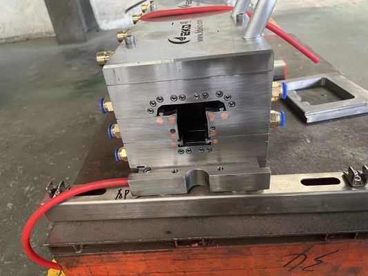 Máquina de fabricação de moldes de extrusão UPVC para painéis decorativos de parede de plástico