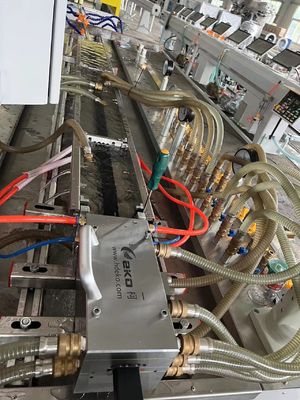 Formulário de extrusão de perfis de fecho de portas de plástico de PVC de madeira e prata para produtos domésticos