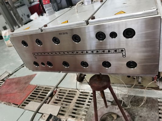 Vendedor Molde de produtos domésticos de UPVC para painéis de soleira de janela Extrusão Molde a óleo