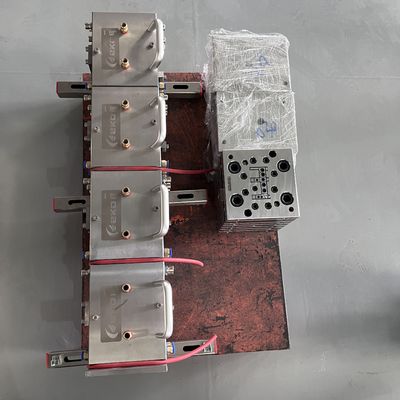 Linha de extrusão de moldes de UPVC de tamanho personalizado com polir de galvanizado