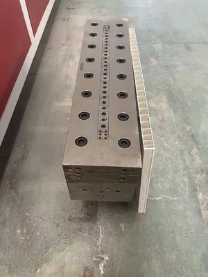 1 Calibrador de extrusão de plástico de PVC de cavidade para moldes de painéis de portas de PVC em tamanho personalizado