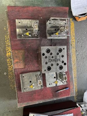 Ferramentas de moldura de piso e revestimento plástico de painéis de parede projetadas pelo AutoCAD