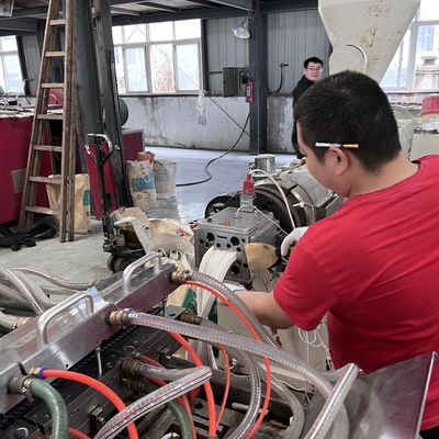 Máquina de extrusão de perfis de janelas e portas de PVC de última geração para produtos domésticos