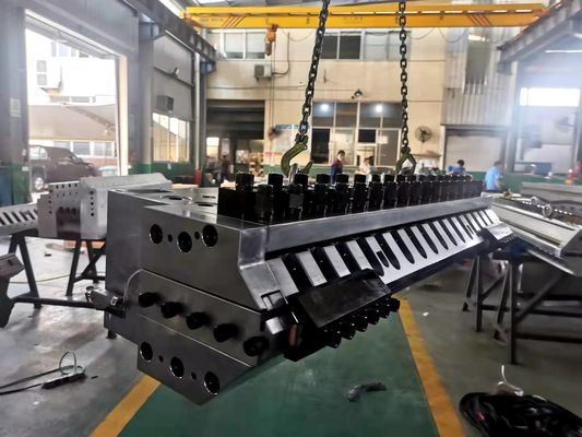 Linha chinesa de extrusão de SPC FLOOR com modo de moldagem e molde de extrusão 3CR17