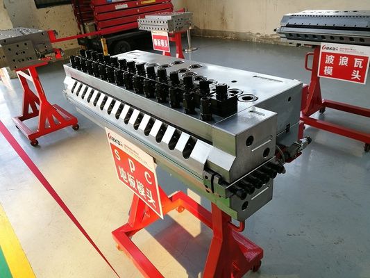 Linha chinesa de extrusão de SPC FLOOR com modo de moldagem e molde de extrusão 3CR17