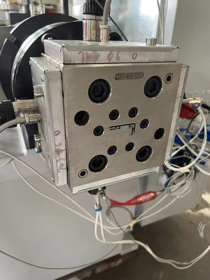 1 Molde de cavidade para tampa de porta de plástico de madeira WPC e perfil de janela UPVC