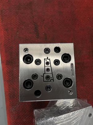 1 Molde de cavidade para tampa de porta de plástico de madeira WPC e perfil de janela UPVC