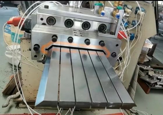 3CR17 Material utilizado em moldes de madeira PE Moagem por extrusão Matriz de moldagem para moldes de piso superiores