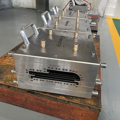 3CR17 Material do molde Produtor de moldes de extrusão de perfis de PVC para moldes de portas de madeira e plástico