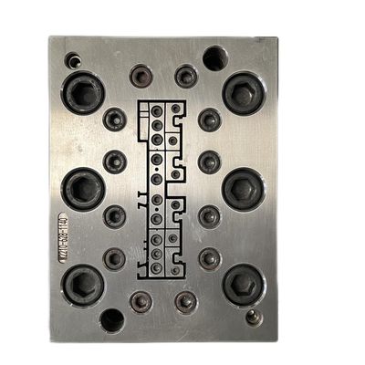 Molde de plástico de prata personalizado para linha de produção de WPC PVC Skirting Baseboard Profile