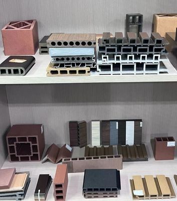 Formas de extrusão de plástico PE WOOD com projeto profissional e suporte pós-venda
