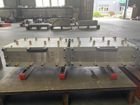 Molde de perfis de janela de extrusão de UPVC com tratamento de superfície de polir por galvanização