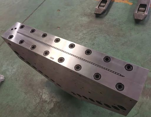 Formas de extrusão para a fabricação de placas de malha de parede e portas de prata