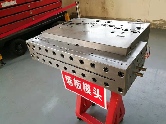 Formas de extrusão para a fabricação de placas de malha de parede e portas de prata