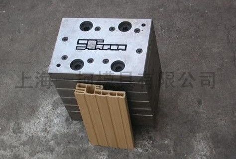 Molde de extrusão de vigas de pavimentação em WPC de tamanho personalizado fabricado em Huangshi com material 3CR17