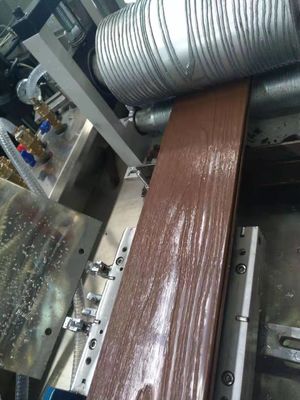 AutoCAD projetado PE WPC Profil de Decking Louver Linha de produção de revestimento de parede para o mercado