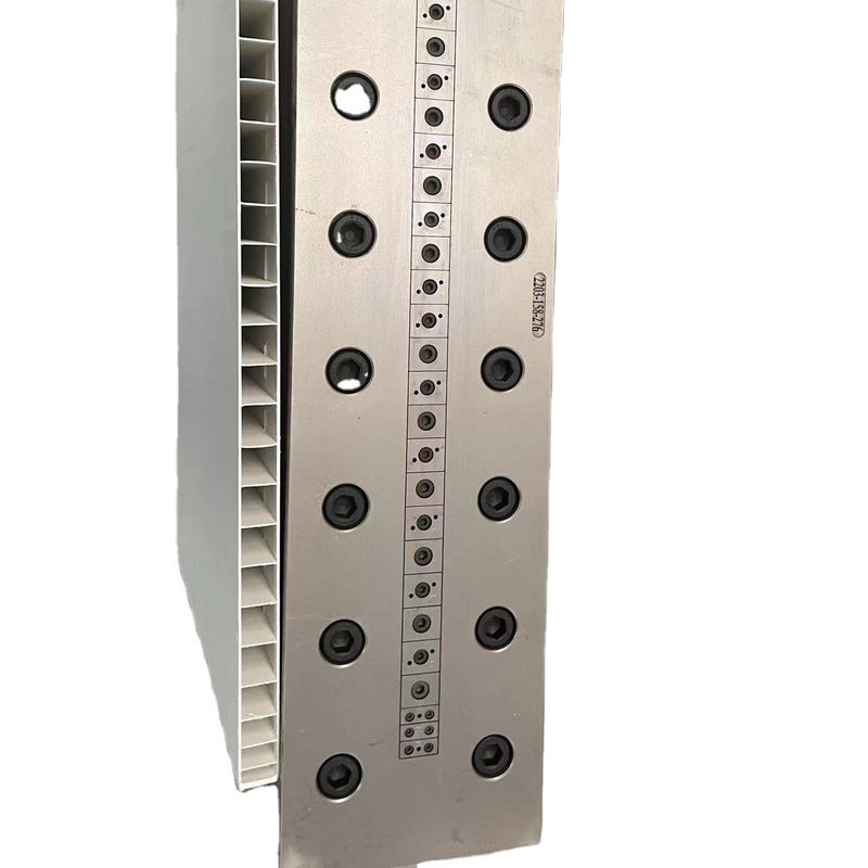 1 Calibrador de extrusão de plástico de PVC de cavidade para moldes de painéis de portas de PVC em tamanho personalizado